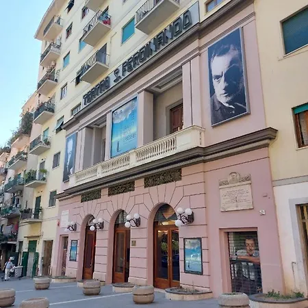 La Finestra Di Fronte Naples
